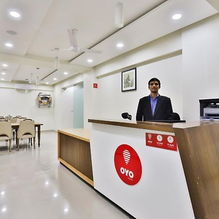 Collection O 12462 Hotel Shiv Inn Gandhinagar Bagian luar foto