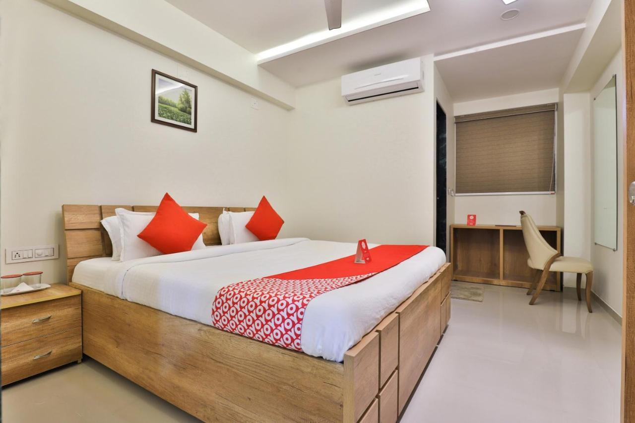 Collection O 12462 Hotel Shiv Inn Gandhinagar Bagian luar foto
