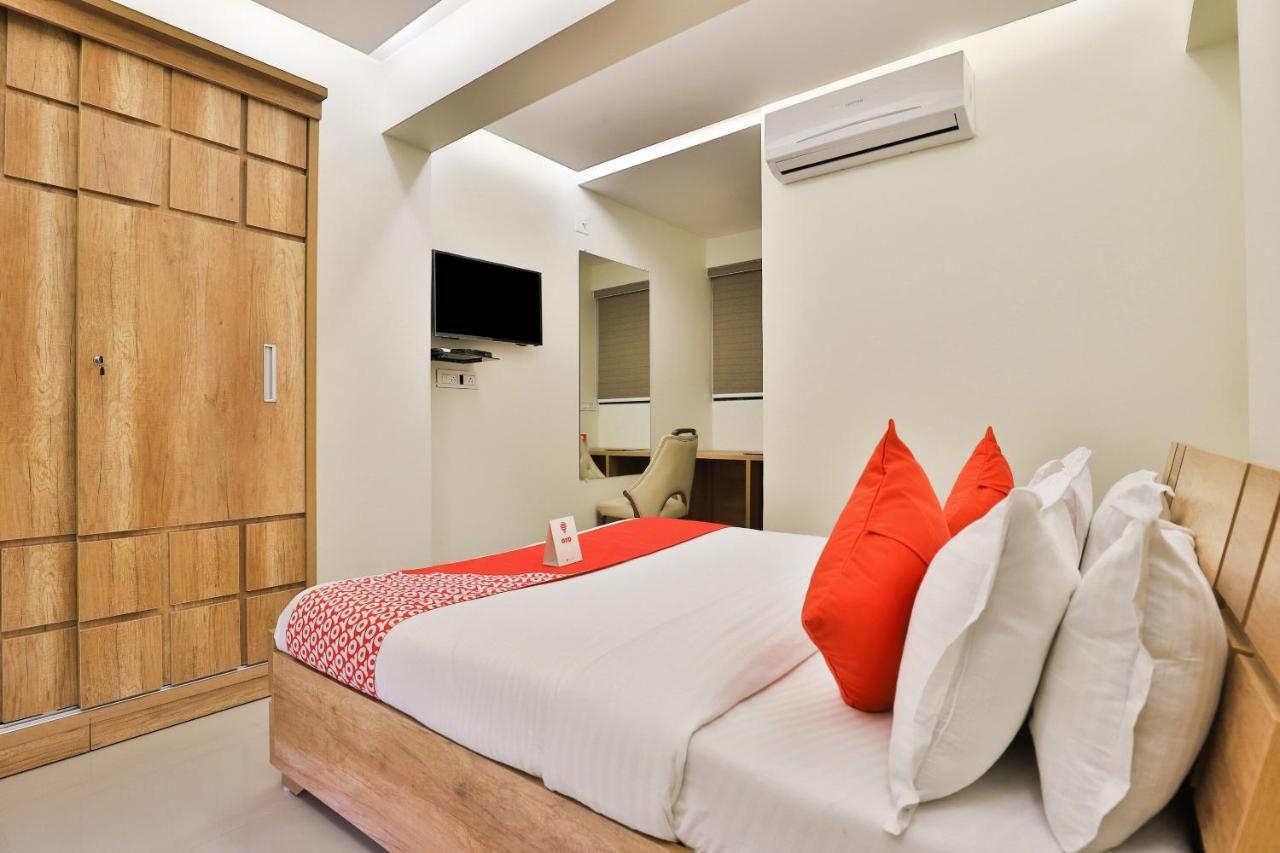 Collection O 12462 Hotel Shiv Inn Gandhinagar Bagian luar foto