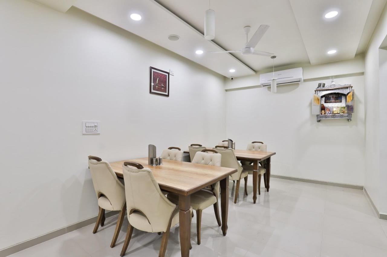 Collection O 12462 Hotel Shiv Inn Gandhinagar Bagian luar foto