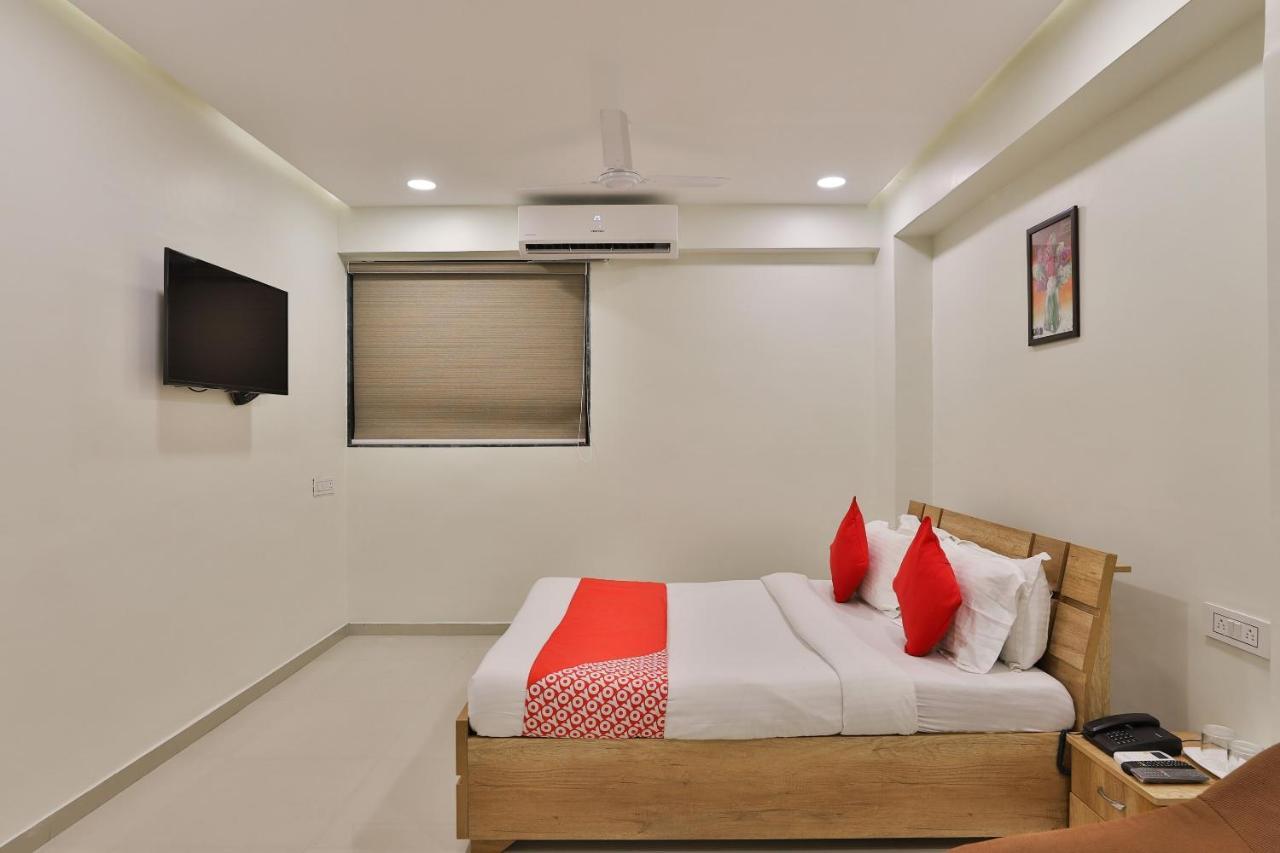 Collection O 12462 Hotel Shiv Inn Gandhinagar Bagian luar foto