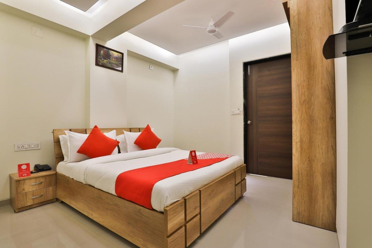 Collection O 12462 Hotel Shiv Inn Gandhinagar Bagian luar foto