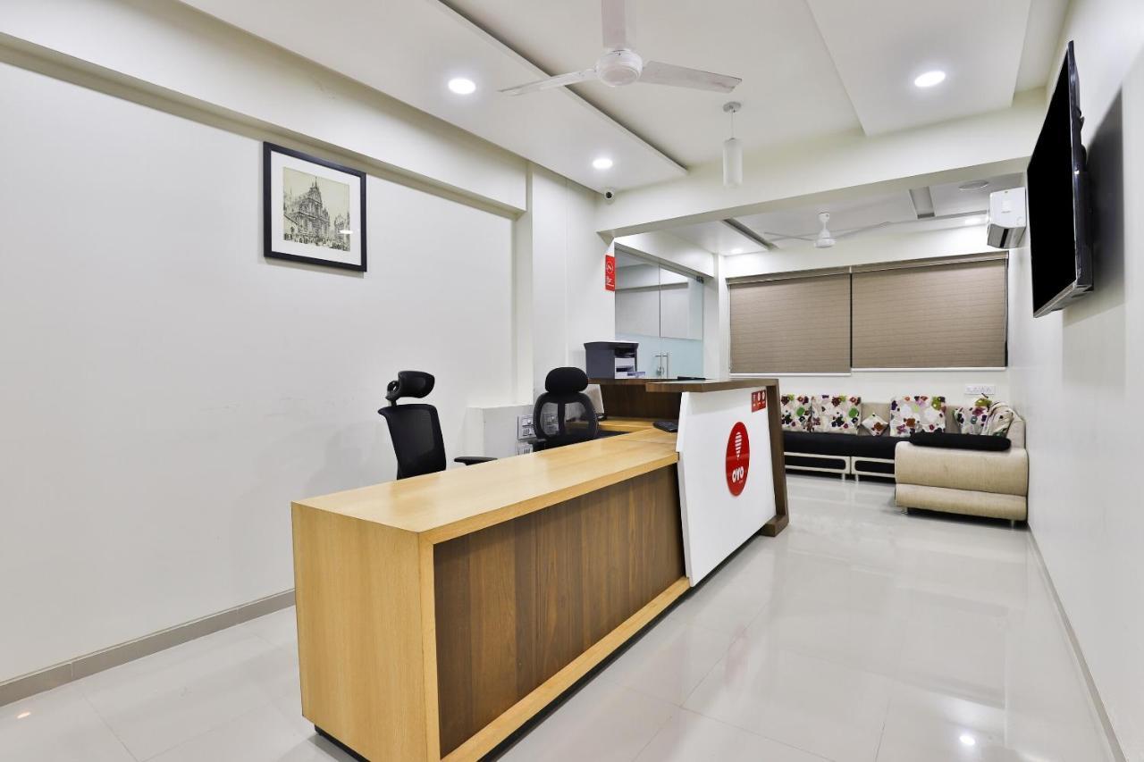Collection O 12462 Hotel Shiv Inn Gandhinagar Bagian luar foto