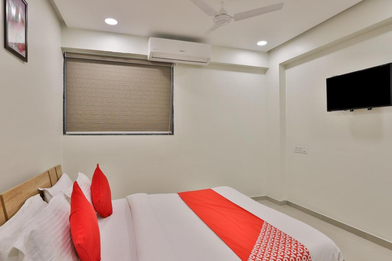 Collection O 12462 Hotel Shiv Inn Gandhinagar Bagian luar foto