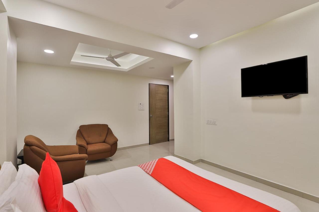 Collection O 12462 Hotel Shiv Inn Gandhinagar Bagian luar foto