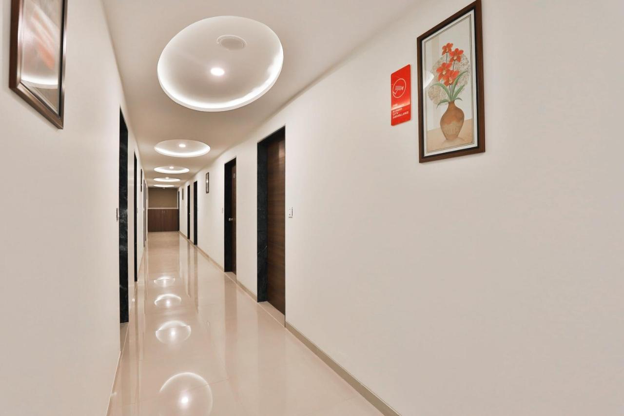 Collection O 12462 Hotel Shiv Inn Gandhinagar Bagian luar foto