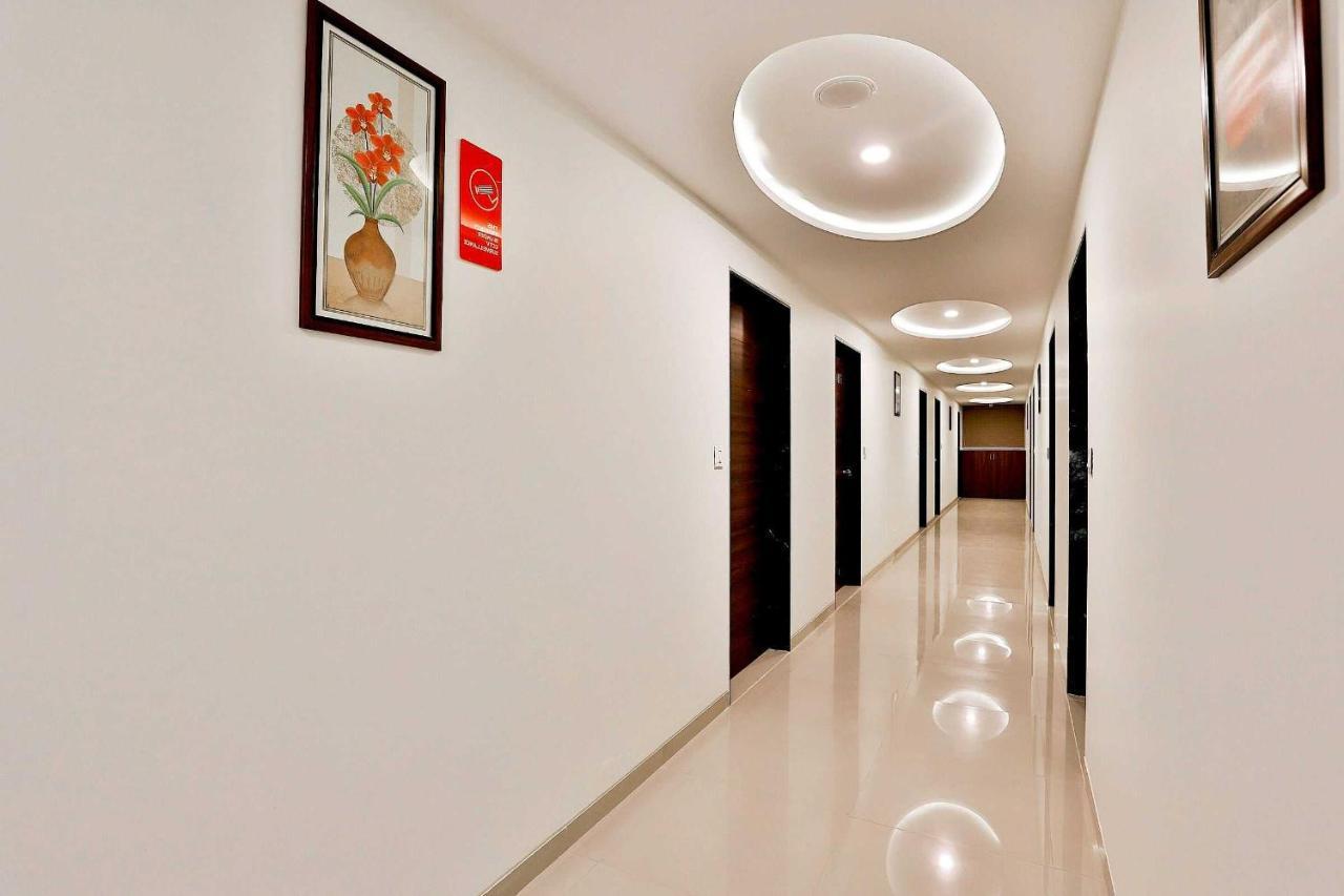 Collection O 12462 Hotel Shiv Inn Gandhinagar Bagian luar foto