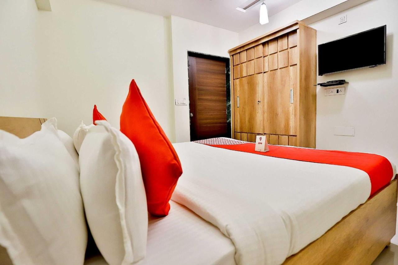 Collection O 12462 Hotel Shiv Inn Gandhinagar Bagian luar foto