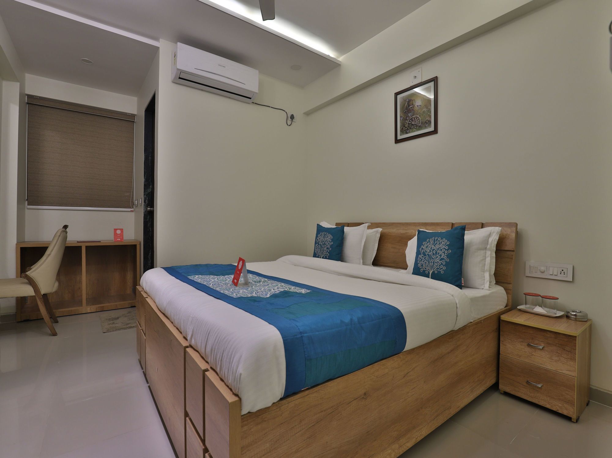 Collection O 12462 Hotel Shiv Inn Gandhinagar Bagian luar foto