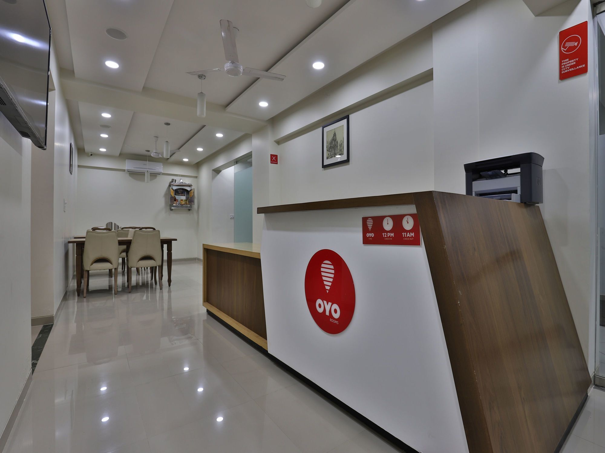 Collection O 12462 Hotel Shiv Inn Gandhinagar Bagian luar foto